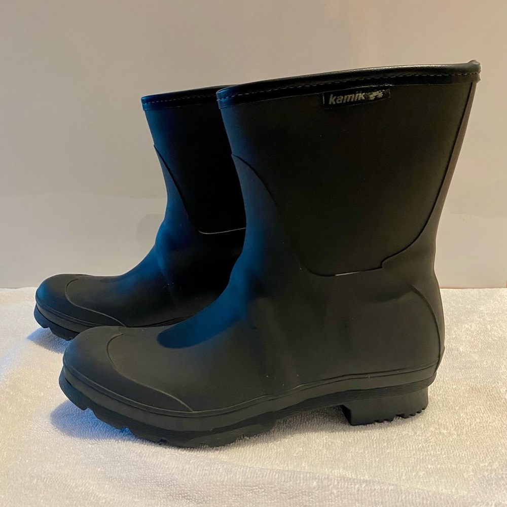 Kamik Canada black rubber rainboots size 8